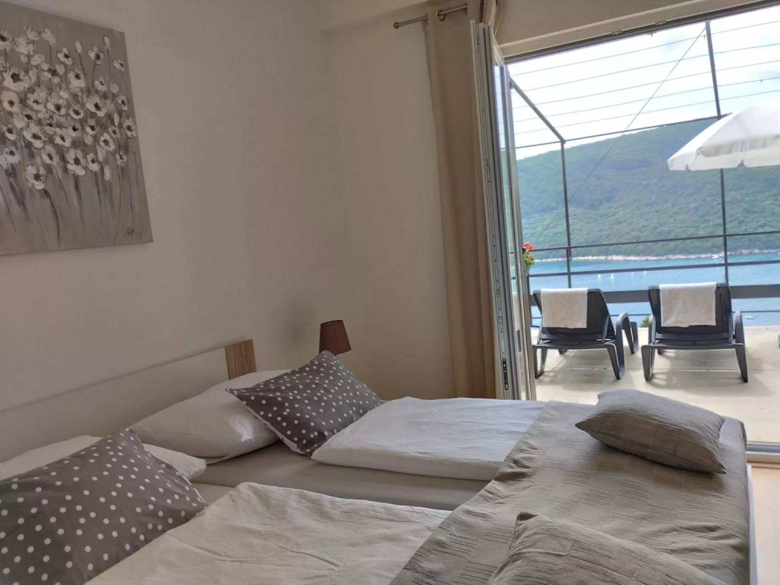 Appartement Bruna mit Terrasse und Meerblick - Binnen