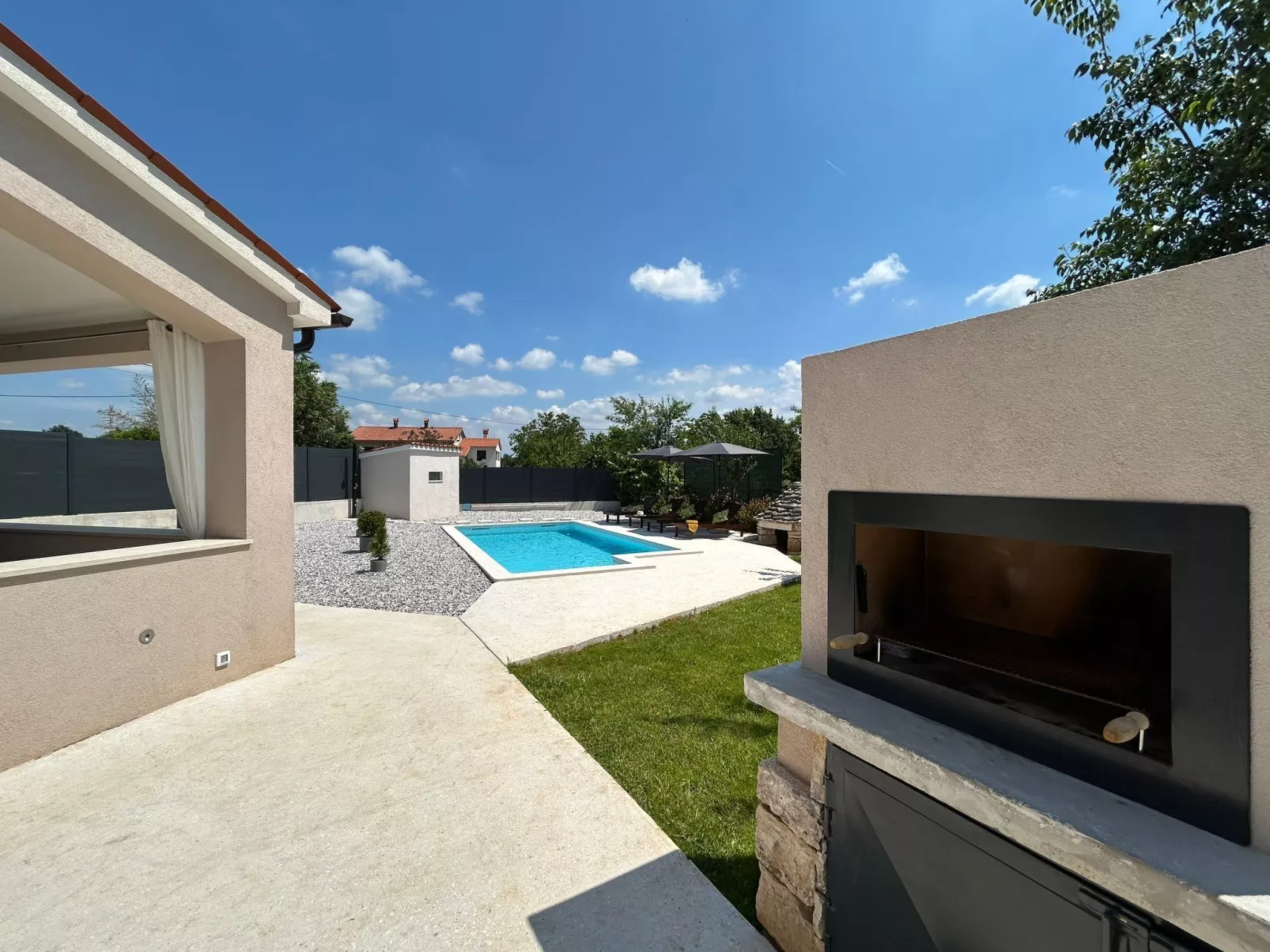 Diva mit privatem Pool - Image-tags.info