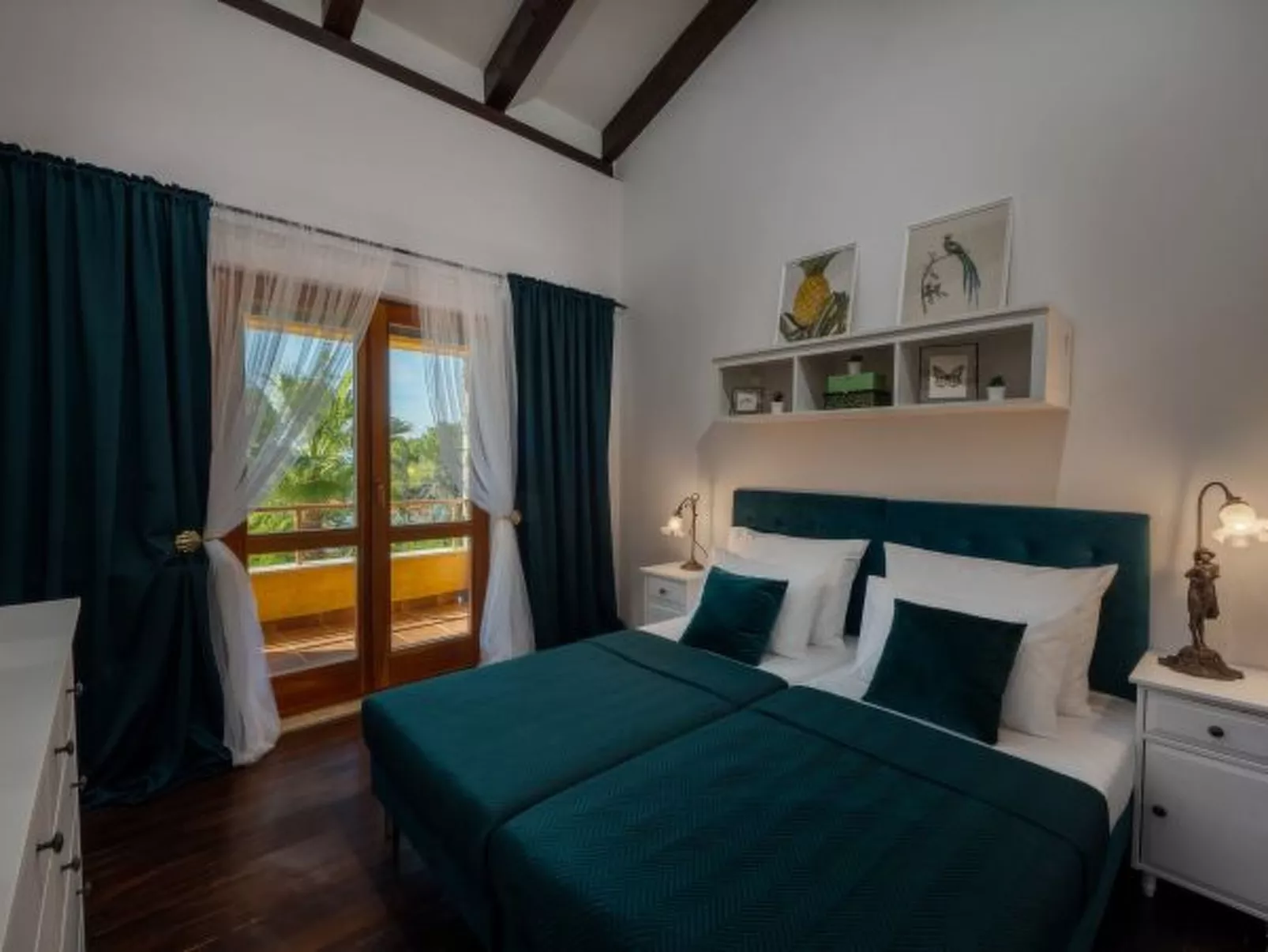 Villa Barotul with pool - Image-tags.info