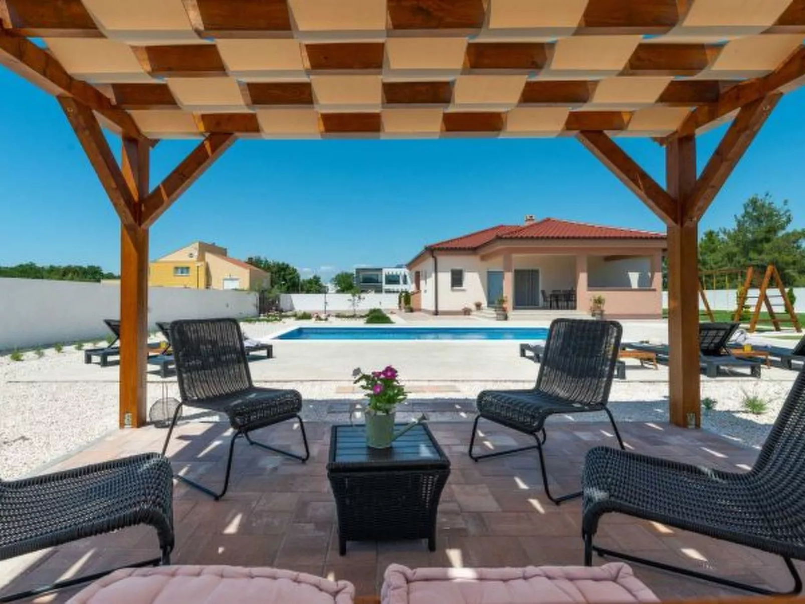 Villa First Hill with heated pool - Image-tags.info