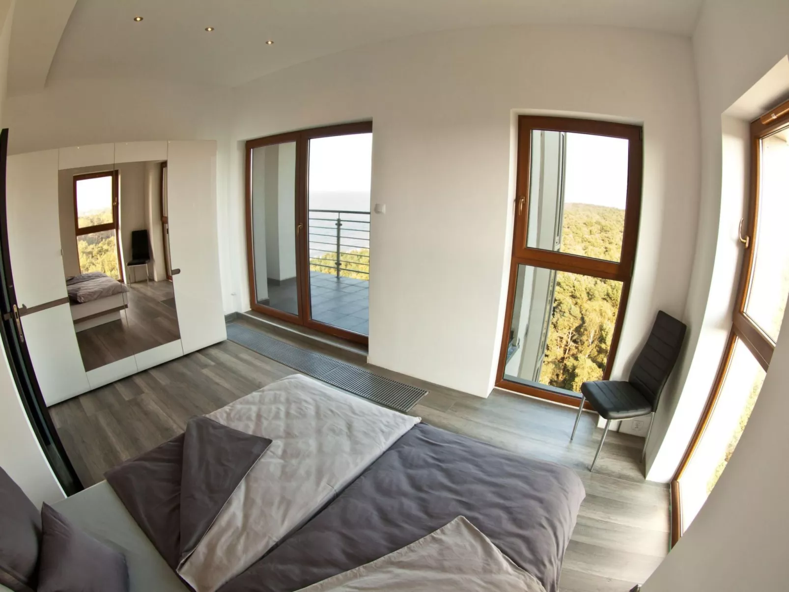 Wohnung mit Panoramaverglasung und Meerblick - Binnen