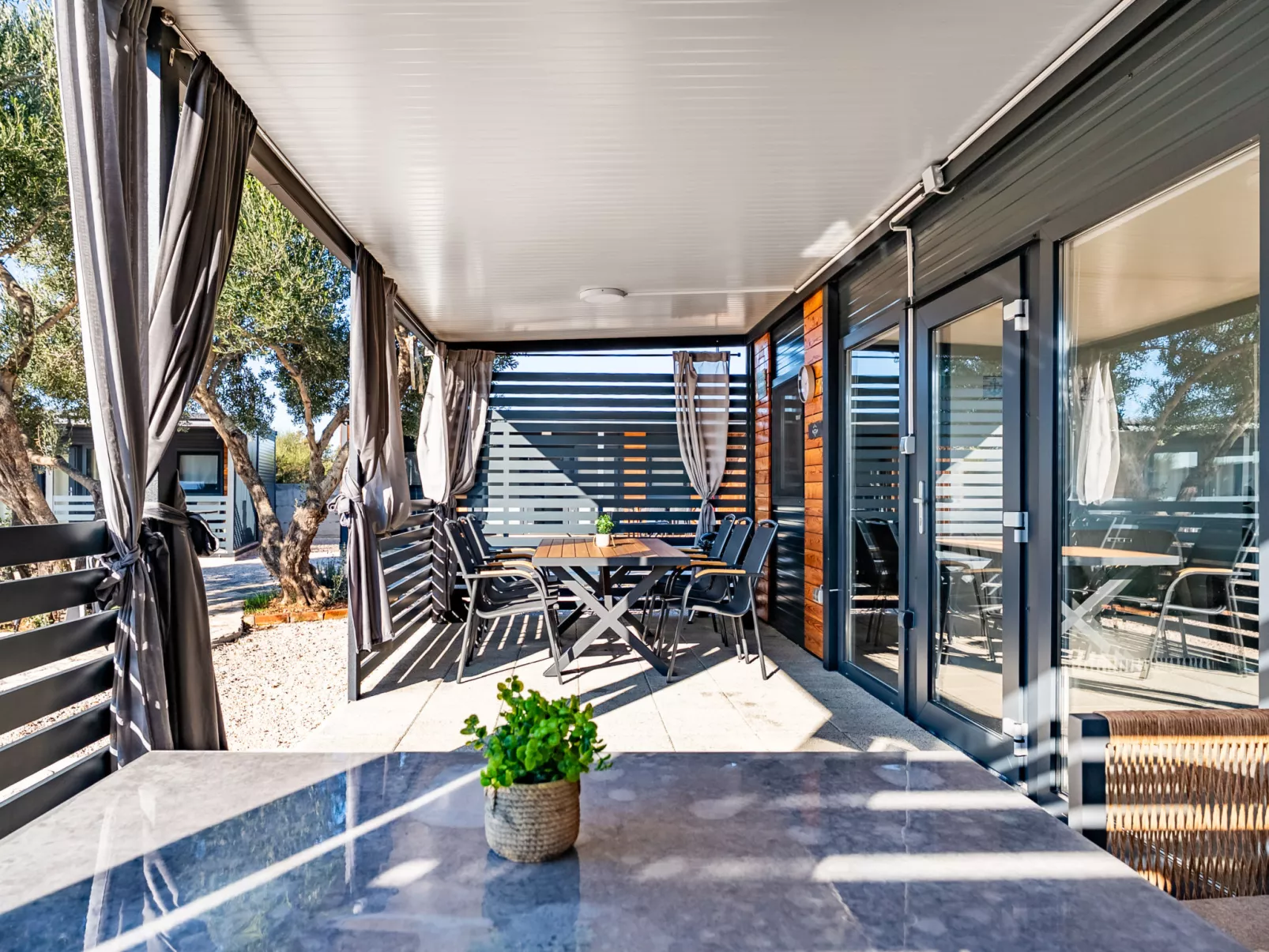 Maslina Delux - Buiten