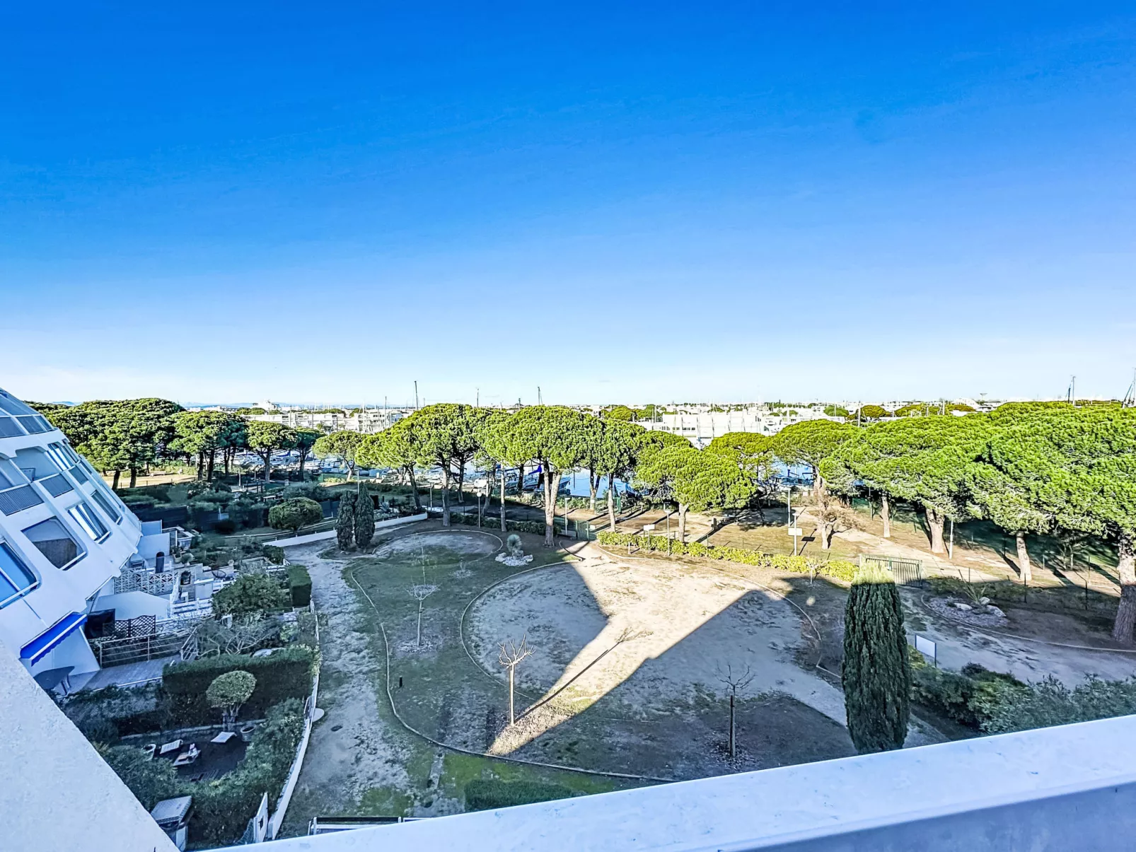 La Croisière - Buiten