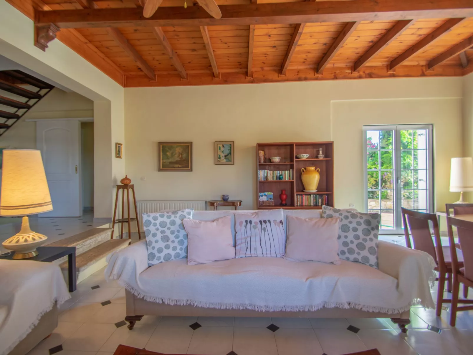 Anwesen mit Garten, Grill und Terrasse - Binnen