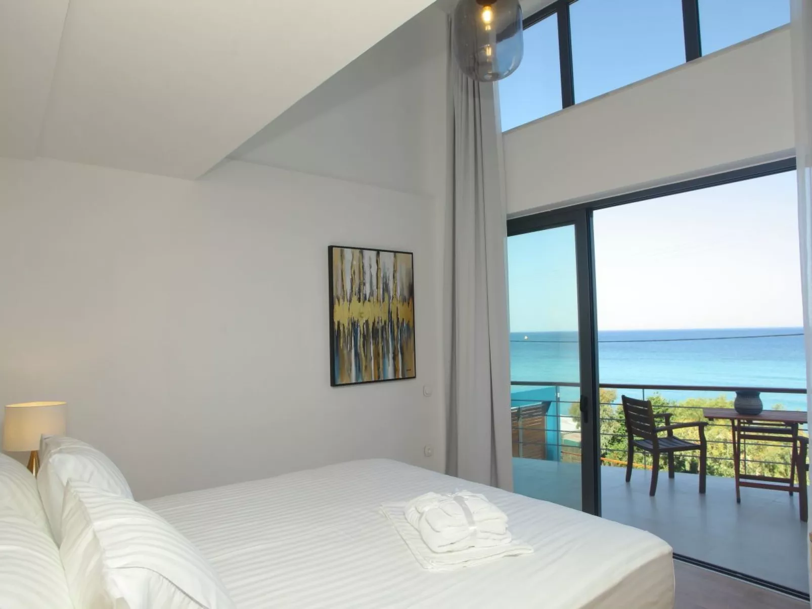 "Capro" mit Infinity-Pool - Binnen