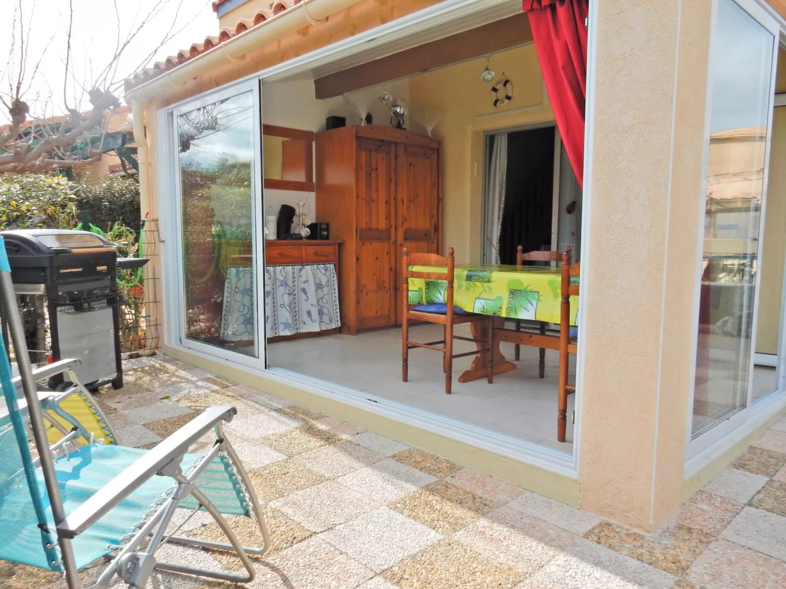 Maison Bleu - Buiten