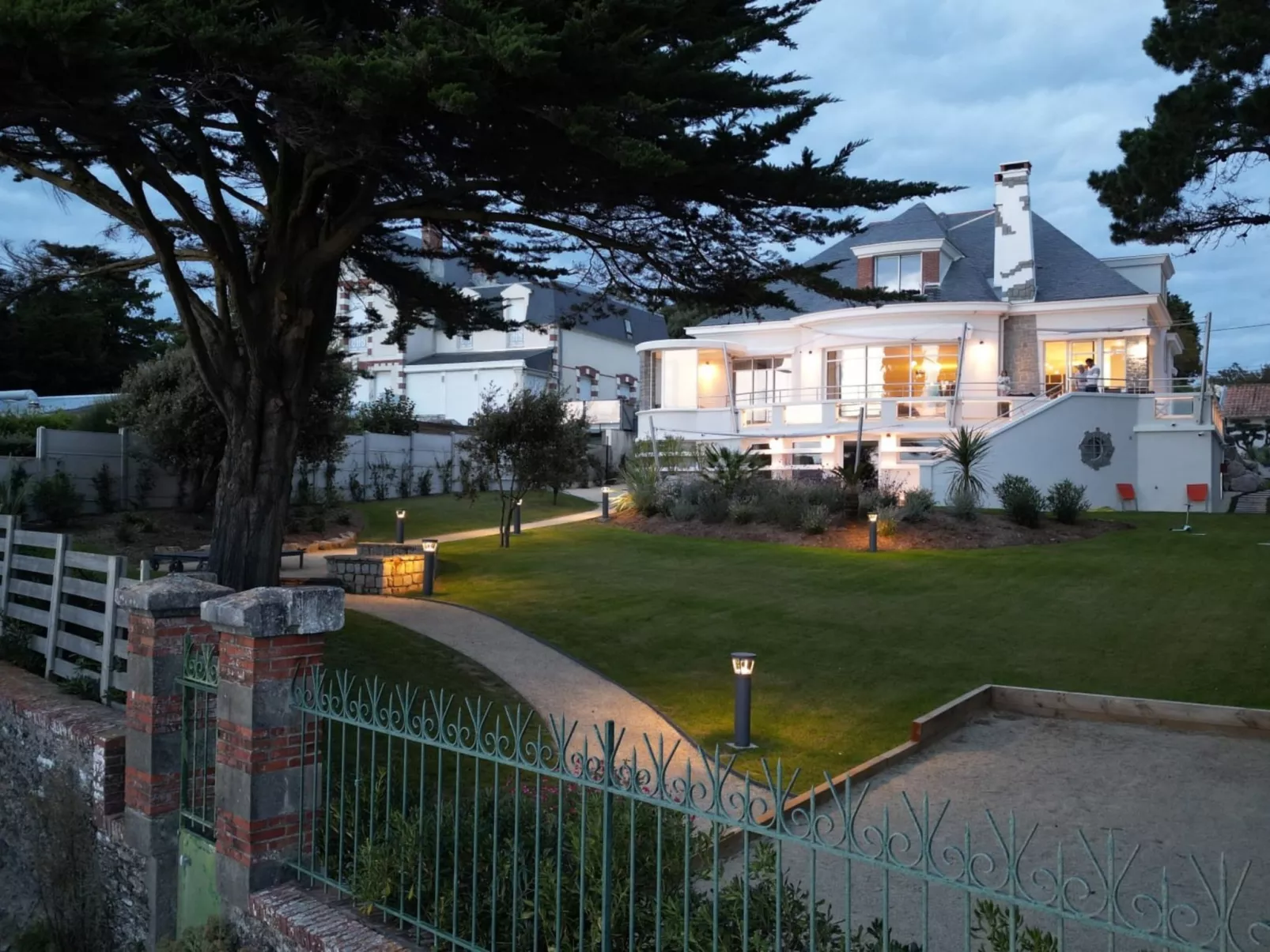 Le Vent d'Avril - Buiten