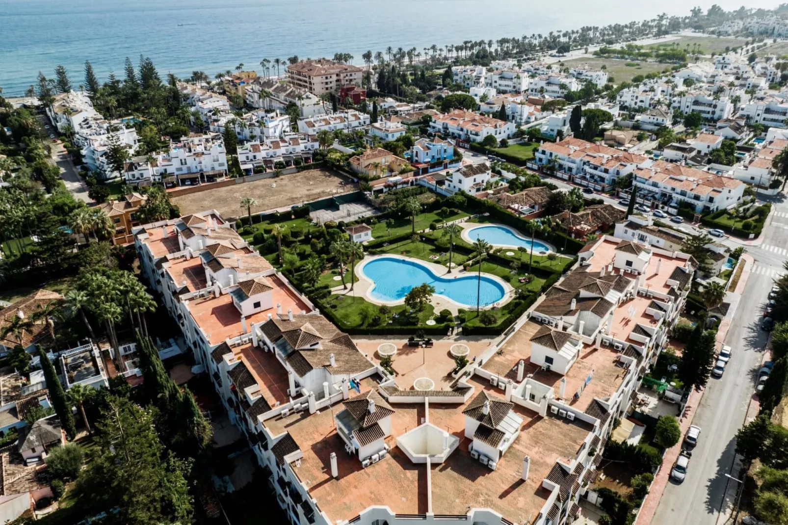 Modern Gated Apartment near Beach & Puerto Banus - Buitenlucht