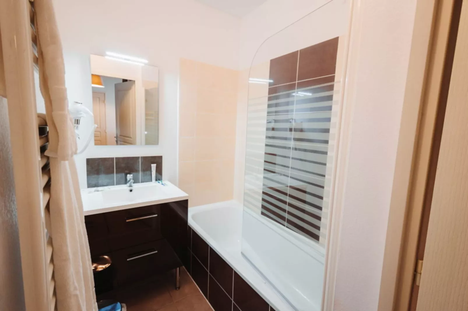 Le Domaine de la Vallée d'Ax - Badkamer