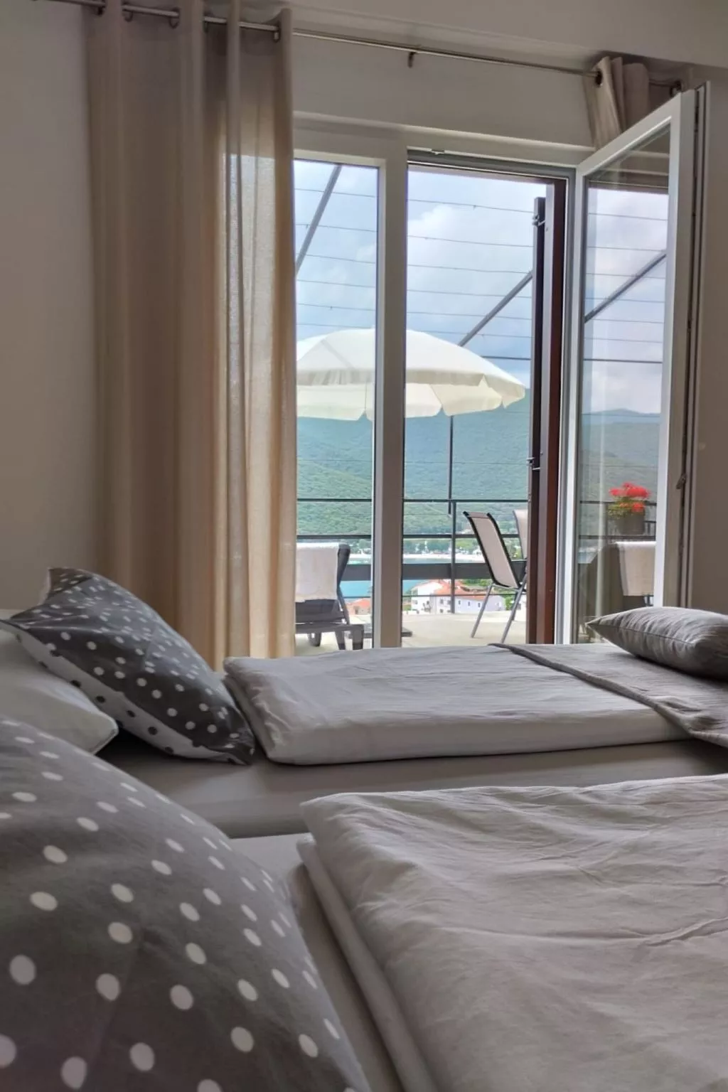 Appartement Bruna mit Terrasse und Meerblick - Binnen