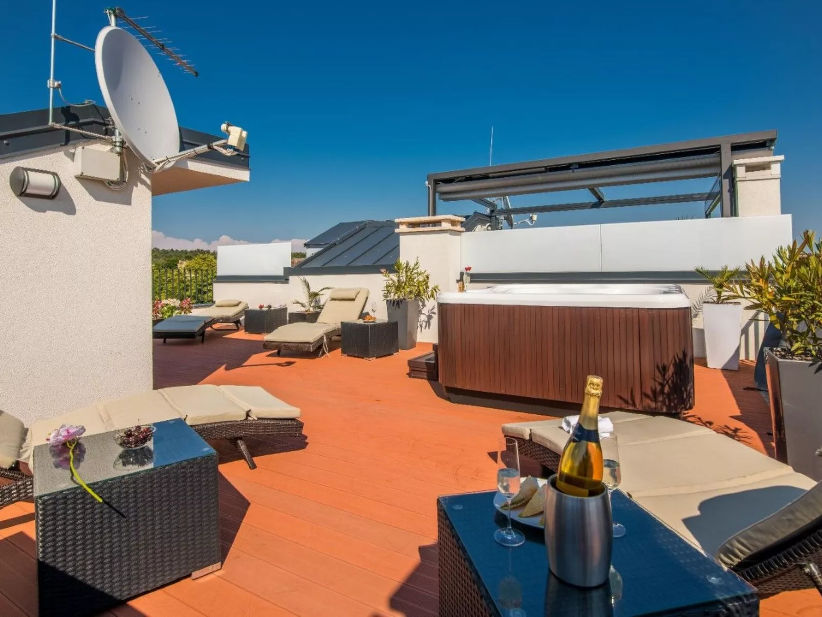 Für 6 Personen ca. 130 m&sup2; in Novigrad, Adriaküste Kroatien (Westküste von - Buiten