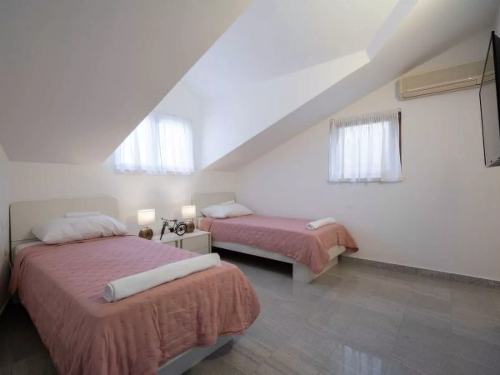 Charming Villa Rea, 8+2 with heated pool - Image-tags.info