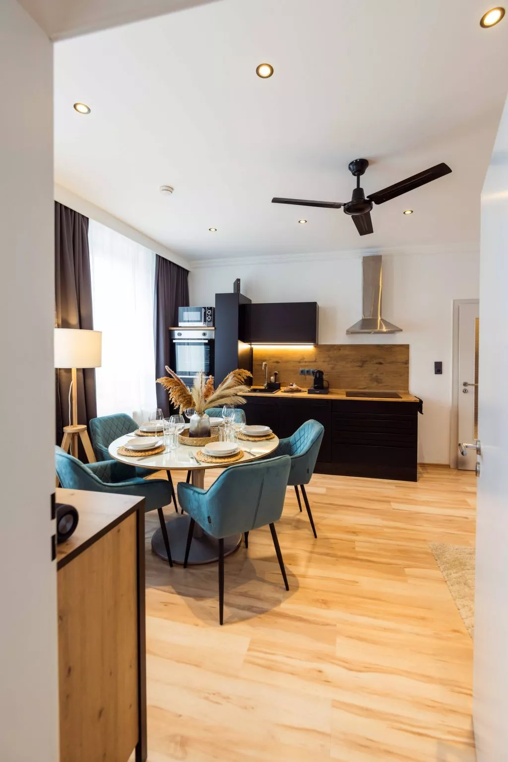 Schiller Apartment im Zentrum von Hof. Küche, Parkplatz, 250MBit Wlan - Binnen