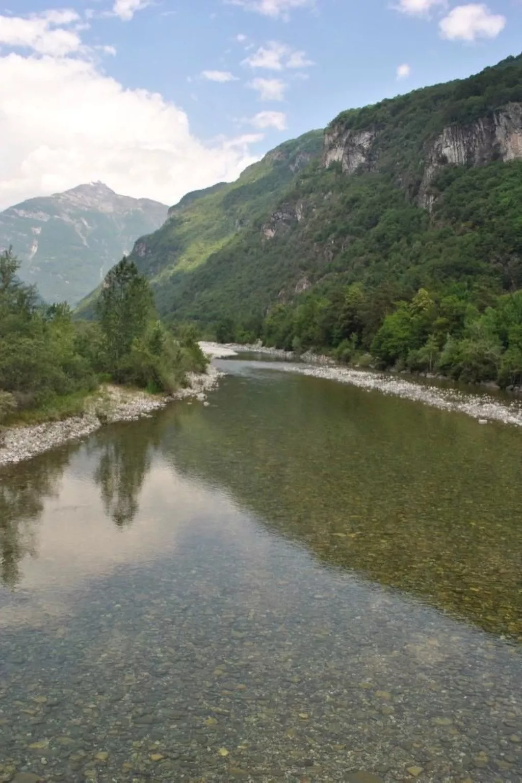 Rustico di vacanza nel nucleo di Moghegno - Buiten