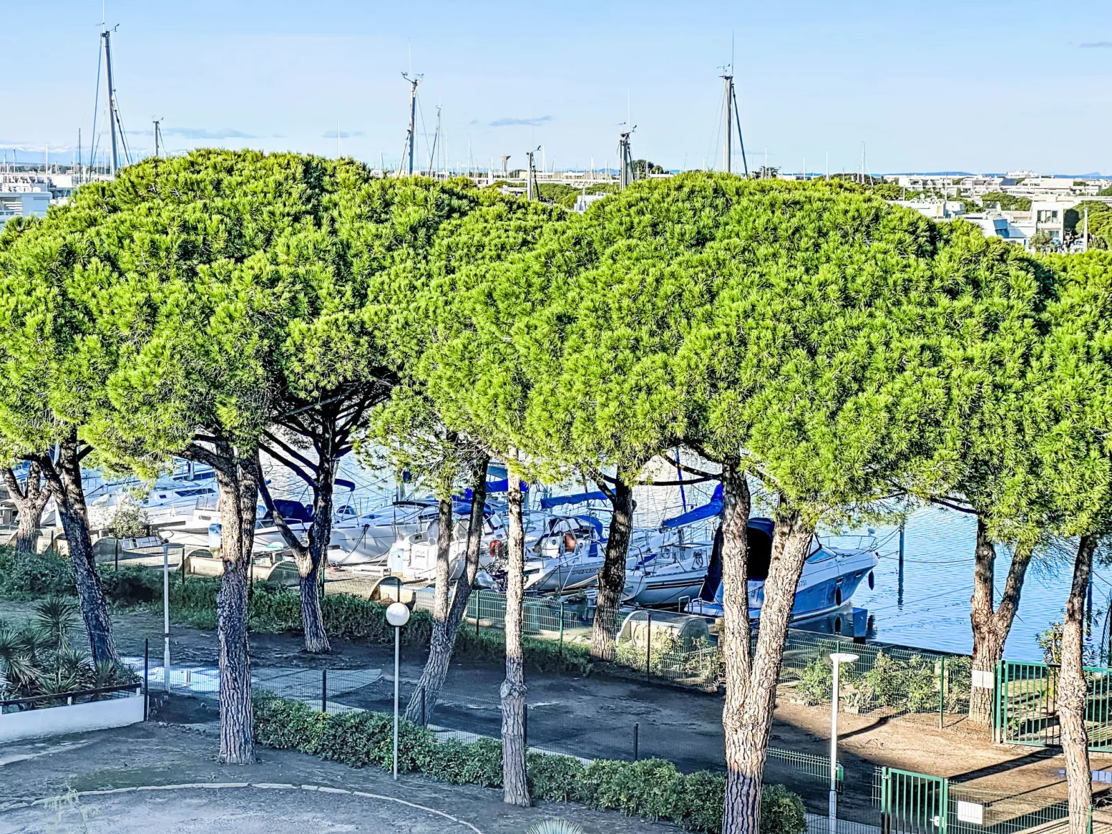 La Croisière - Buiten