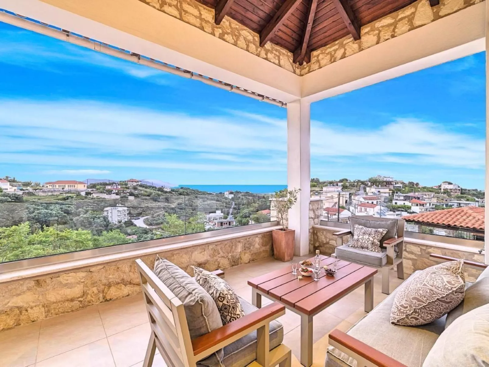 "Acrothea Villa Beheizter Pool" - Binnen