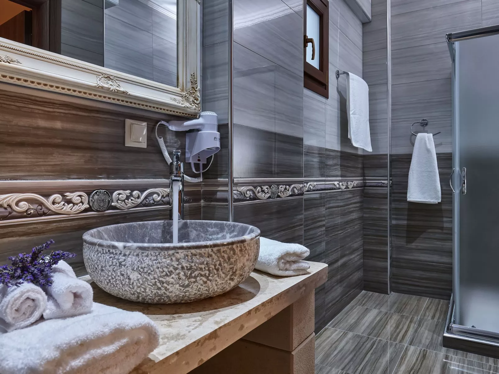 Orelia Cretan - Binnen