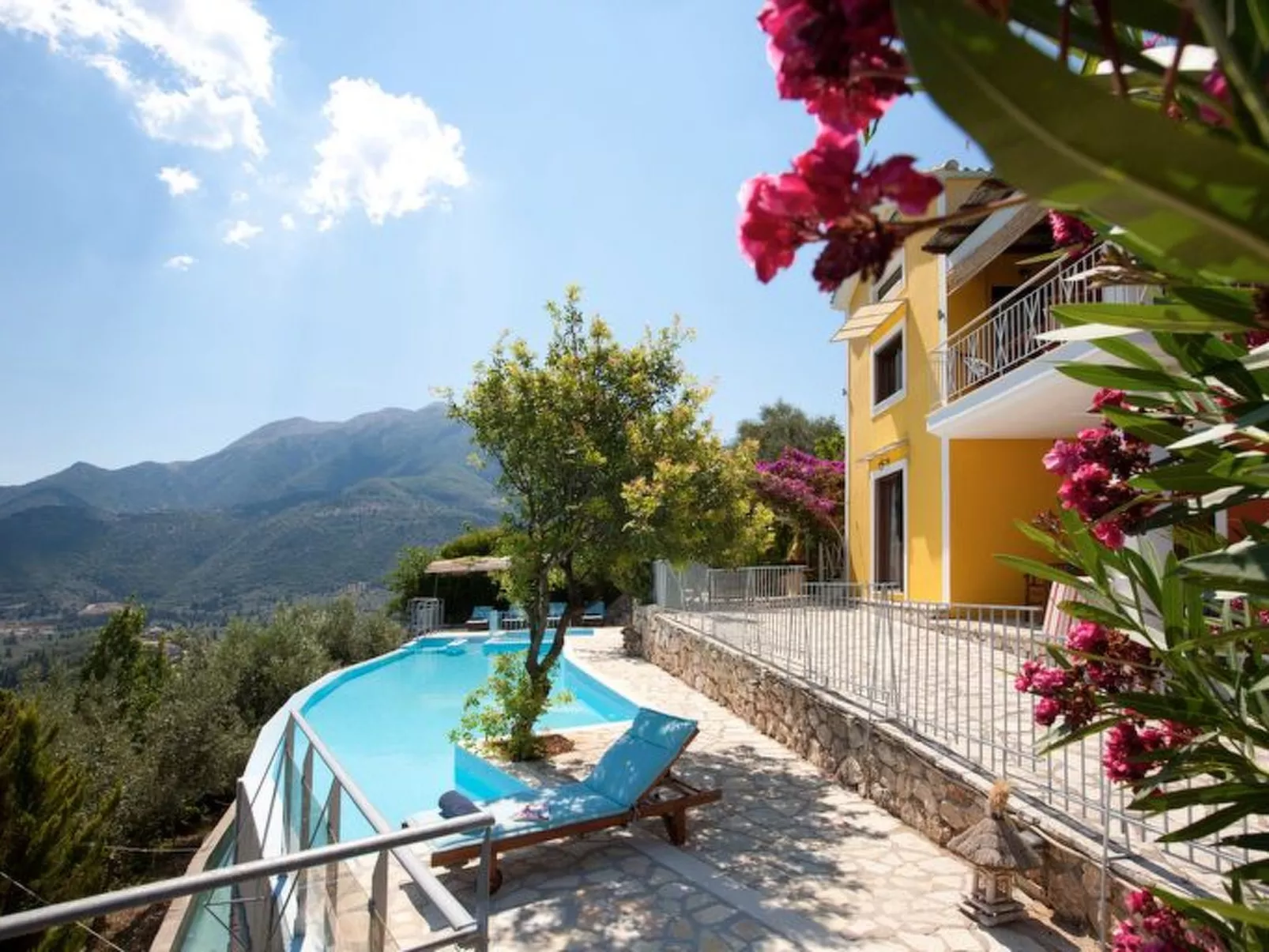 Luxuriöse Villa mit Infinity-Pool und Panoramablick - Image-tags.info