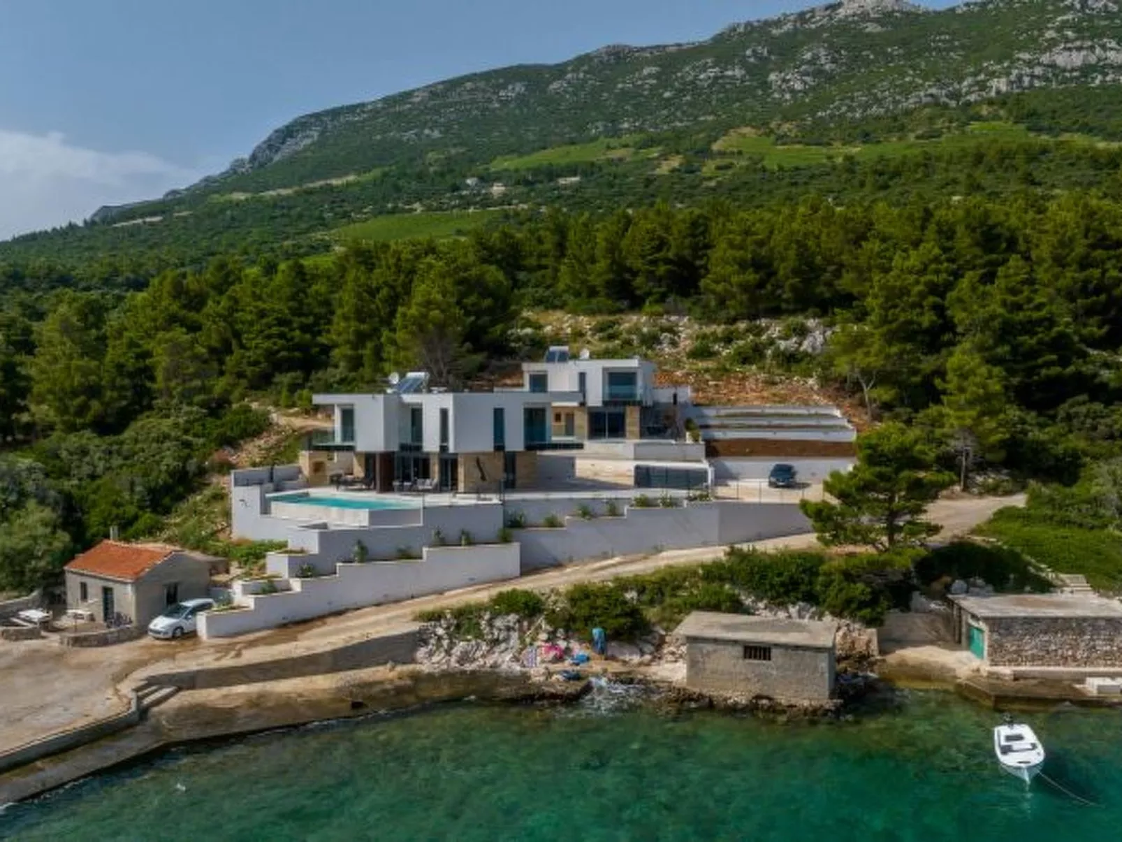 Beachfront villa Luce with seaview and pool - Buiten