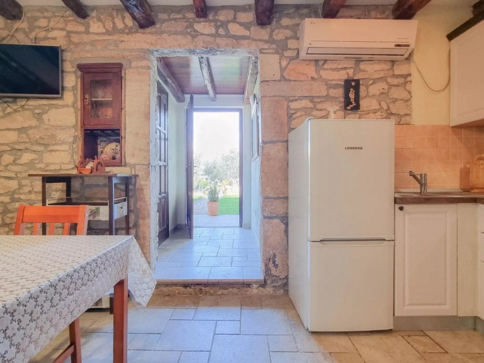 Für 2 Personen ca. 30 m&sup2; in Novigrad, Adriaküste Kroatien (Westküste von I - Image-tags.info