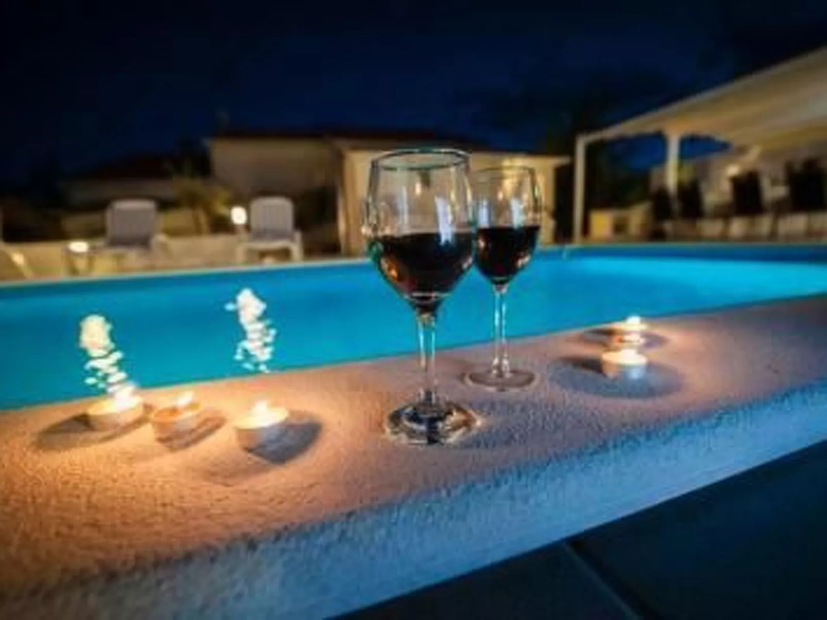 VILLA ENI mit Pool - Image-tags.info