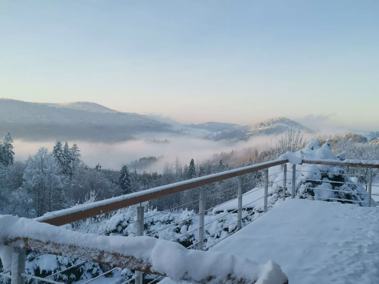 In den Bergen, Villa mit Panoramaterrasse - Buiten