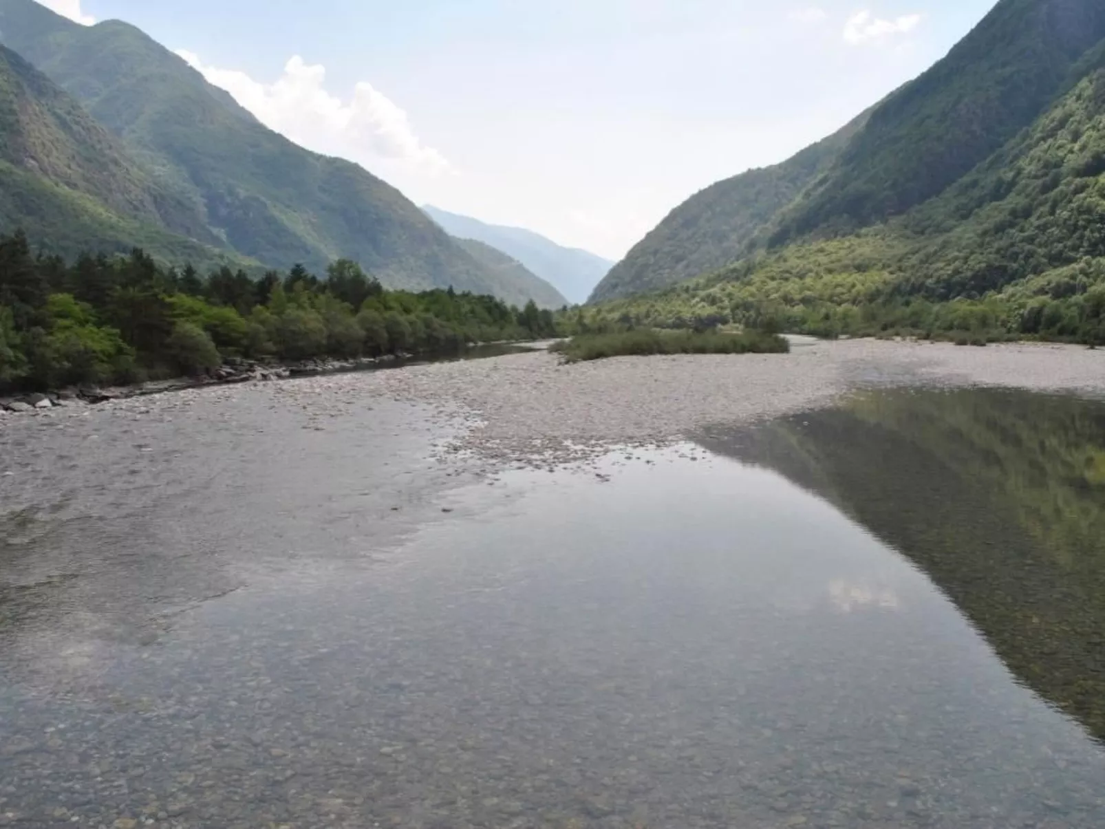 Rustico di vacanza nel nucleo di Moghegno - Buiten