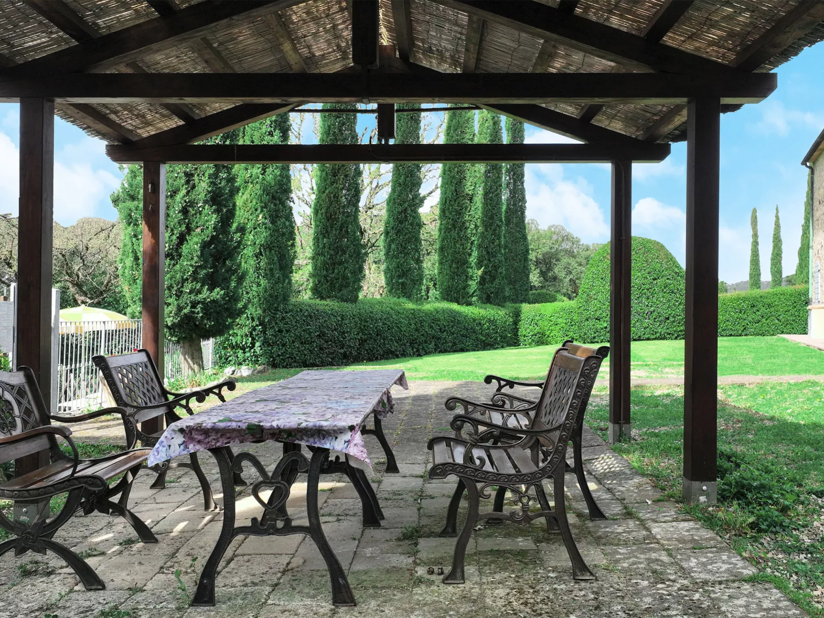 In Montecastelli Pisano mit beheiztem Whirlpool - Buiten