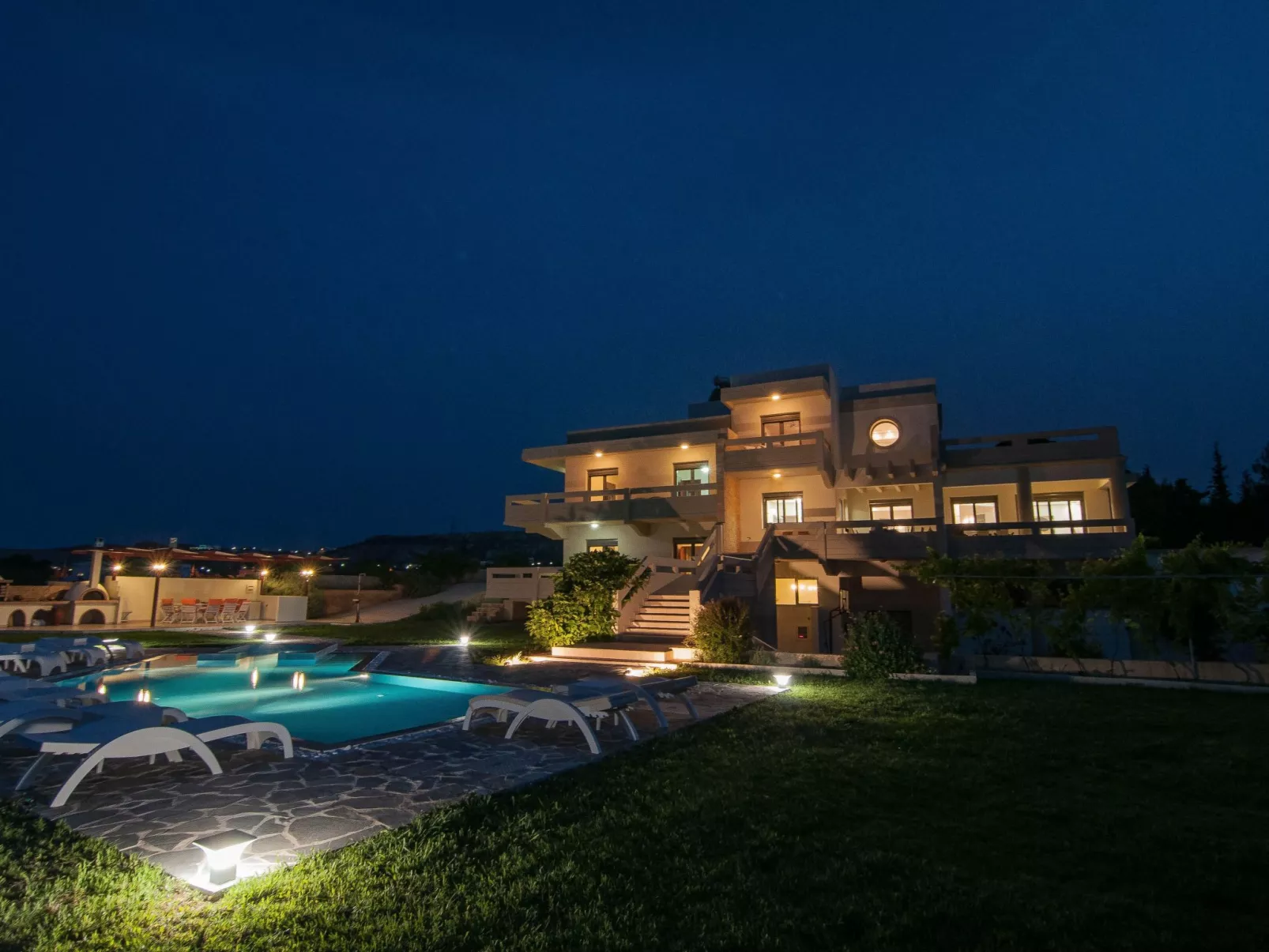 Luxuriöse, geräumige, private Villa mit sechs Schlafzimmern - Image-tags.info