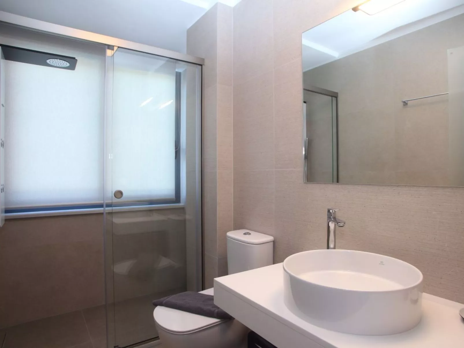 "Capro" mit Infinity-Pool - Binnen