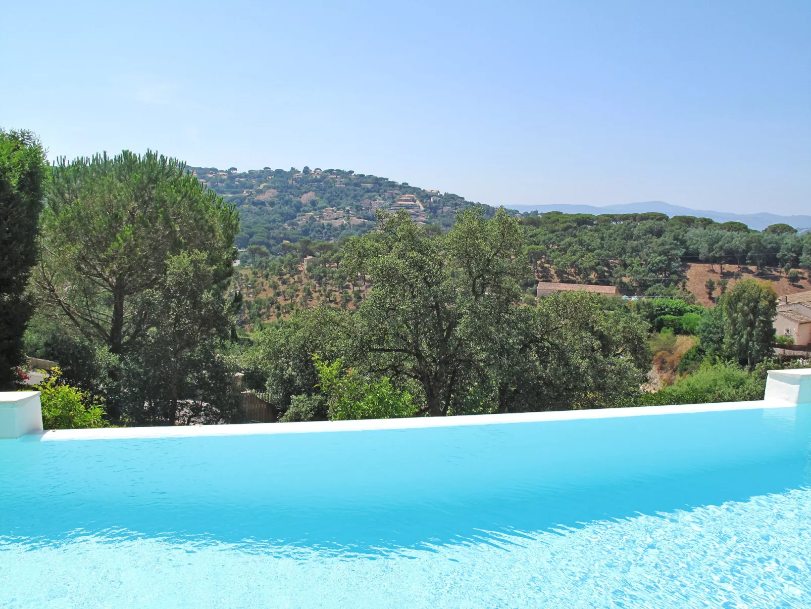 La Figuière - Buiten