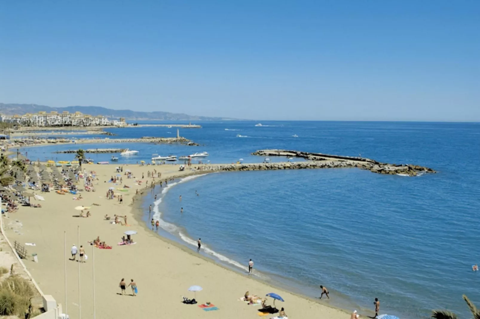 3-Bedroom Apartment with Sea & Mountain Views - Gebieden zomer 20km