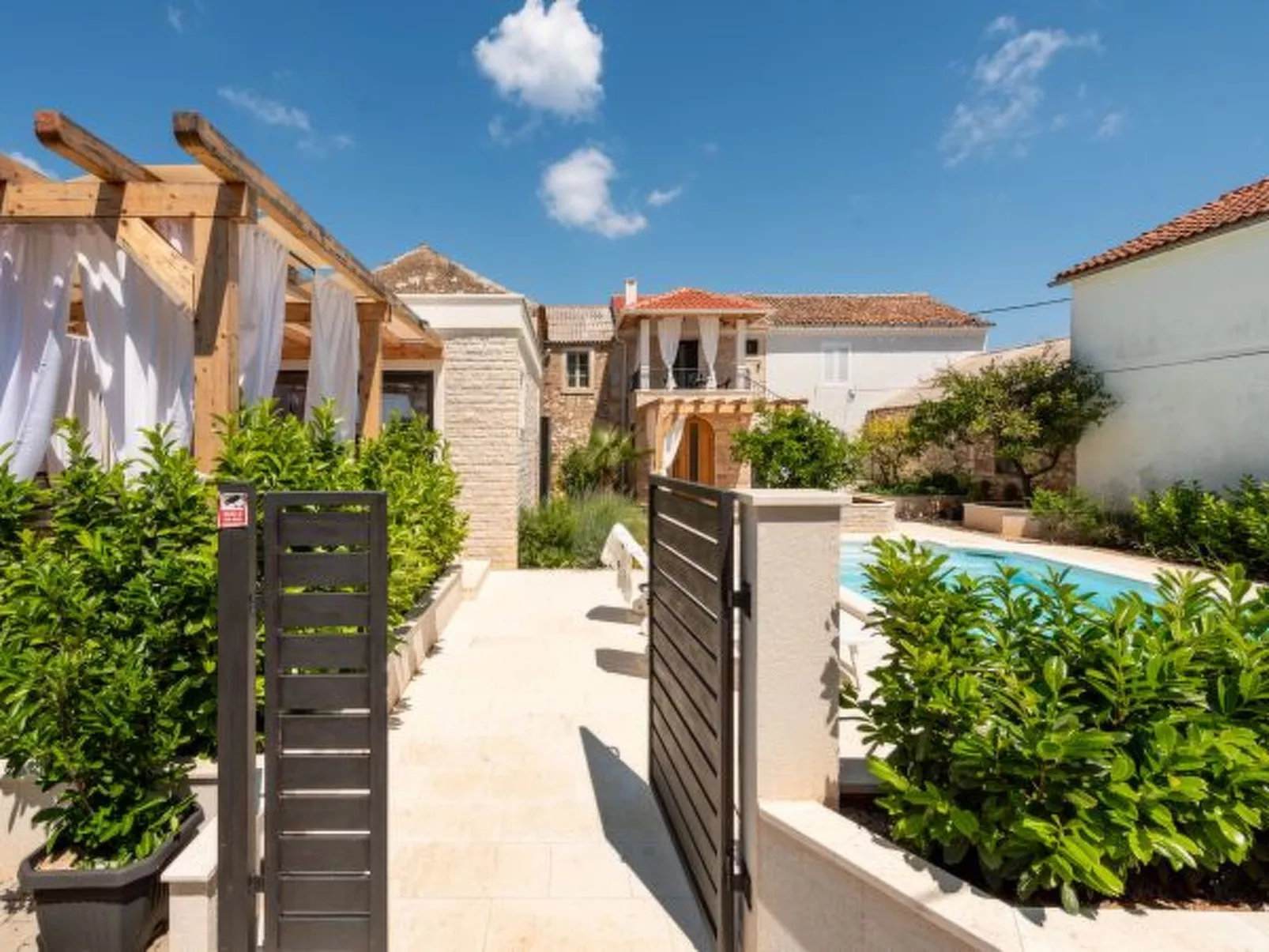 Apartment Varos 2+1 with shared pool - Image-tags.info