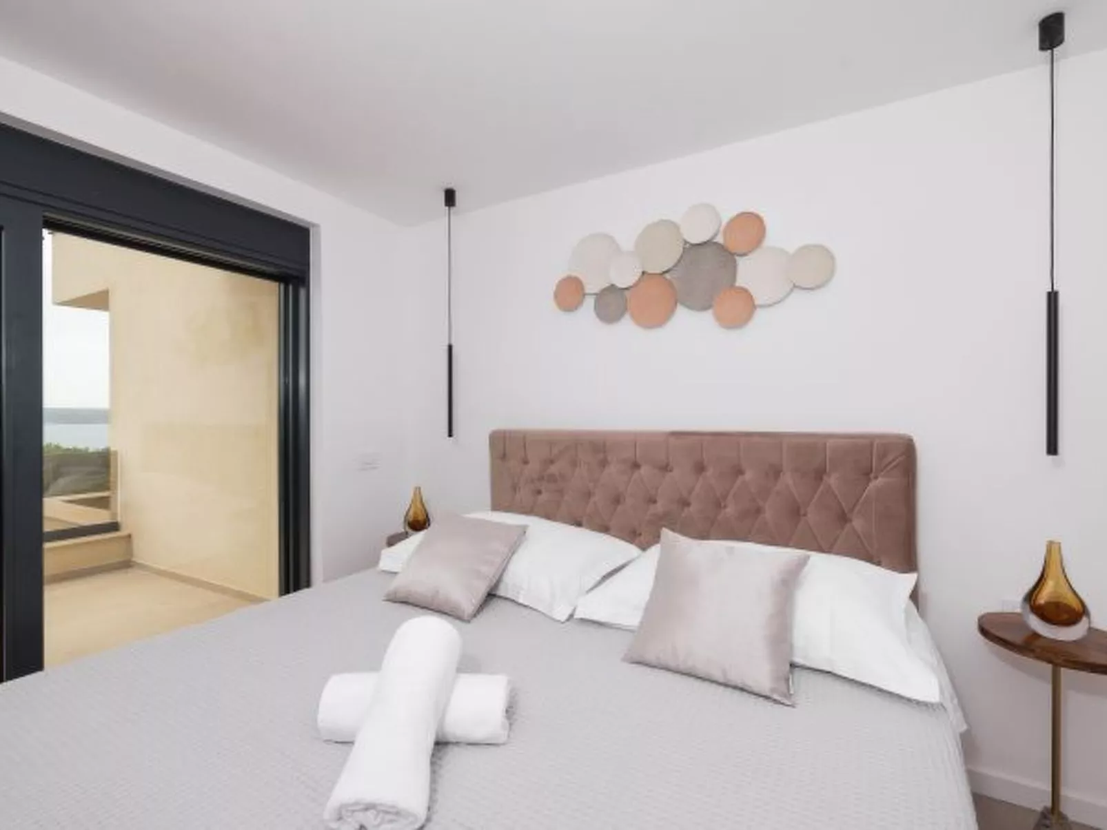 Villa Novue with pool - Image-tags.info