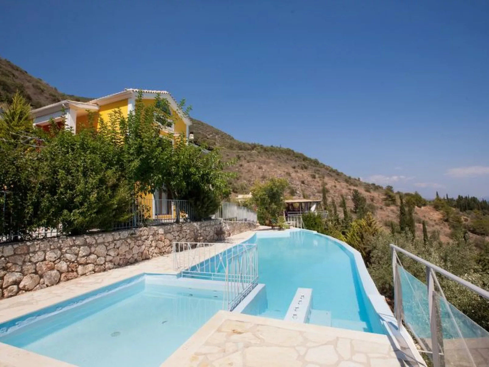 Luxuriöse Villa mit Infinity-Pool und Panoramablick - Image-tags.info