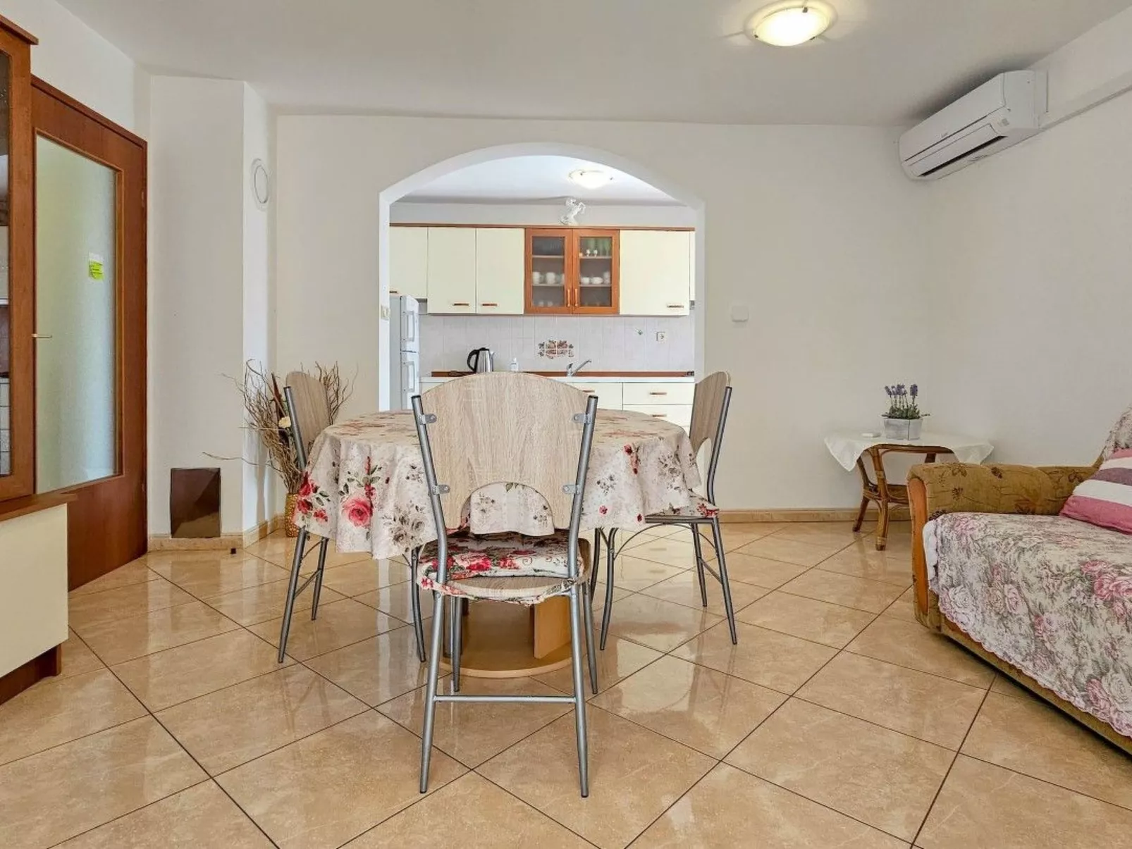 "Viola" mit Terrasse - Binnen