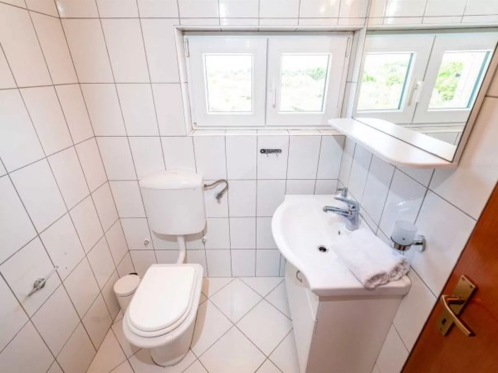 Apartment house Simoni with pool - Image-tags.info