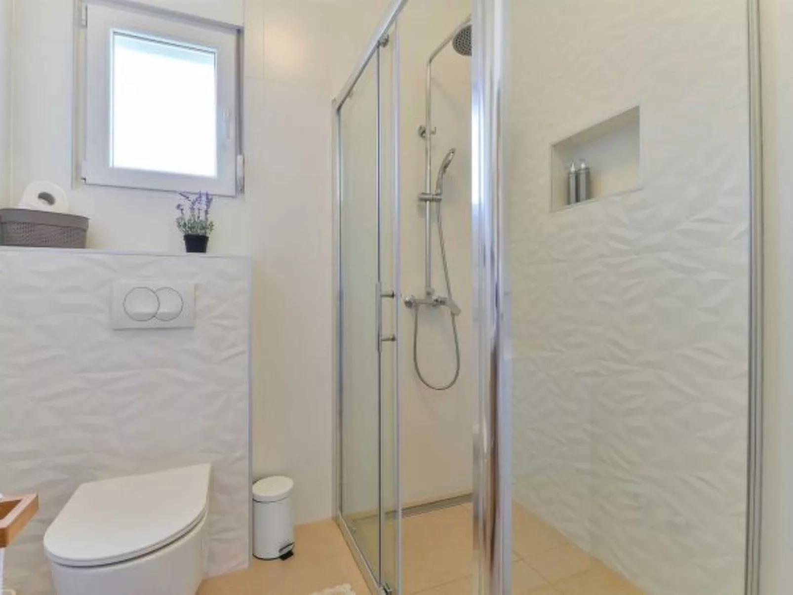 Villa First Hill with heated pool - Image-tags.info