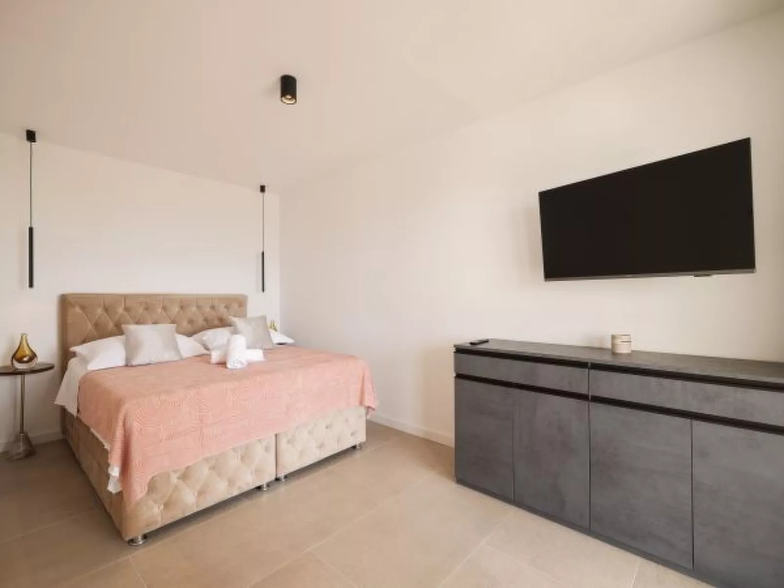 Villa Novue with pool - Image-tags.info