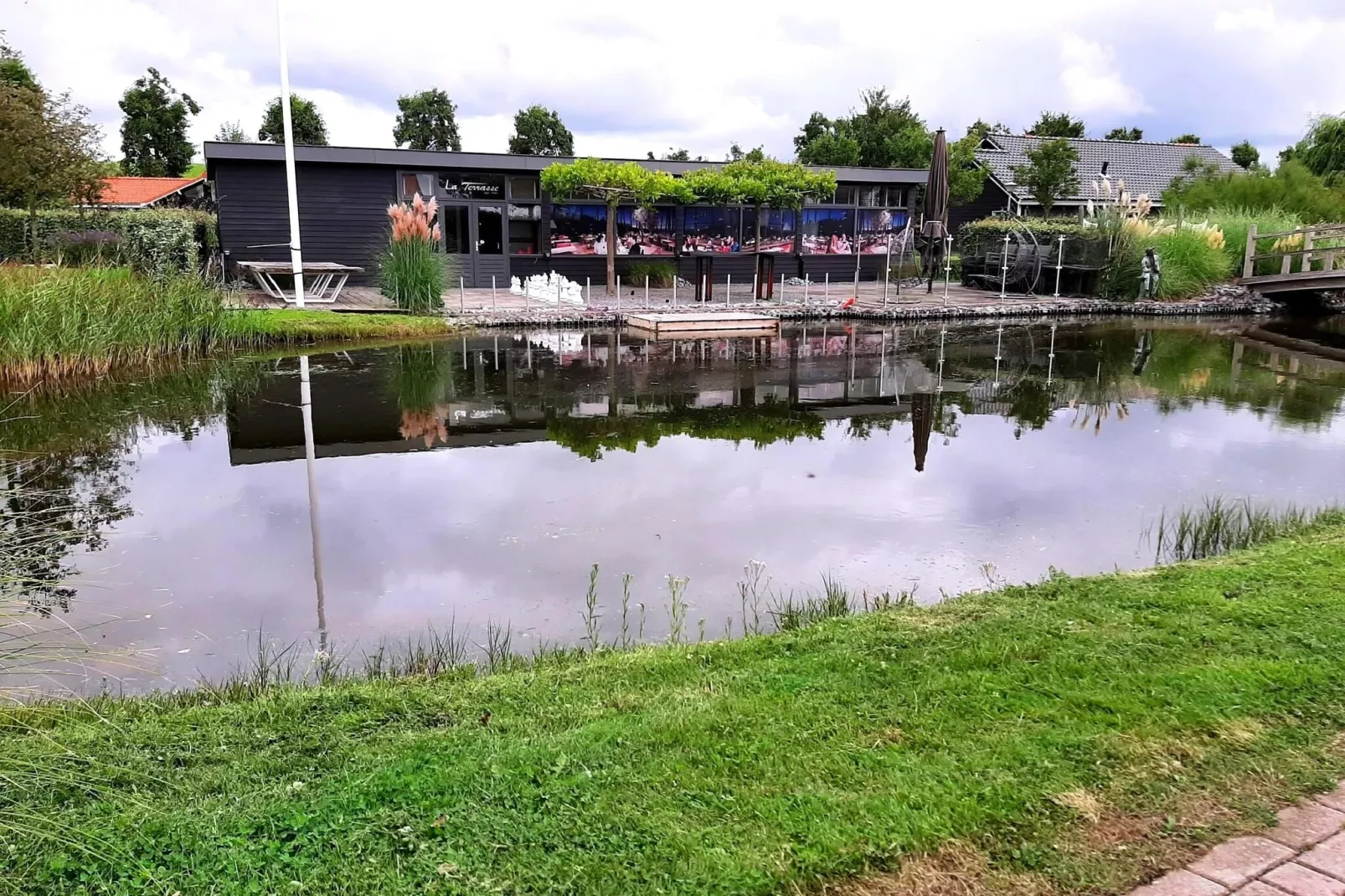 Het Huis Van Rust En Plezier-Buitenkant zomer