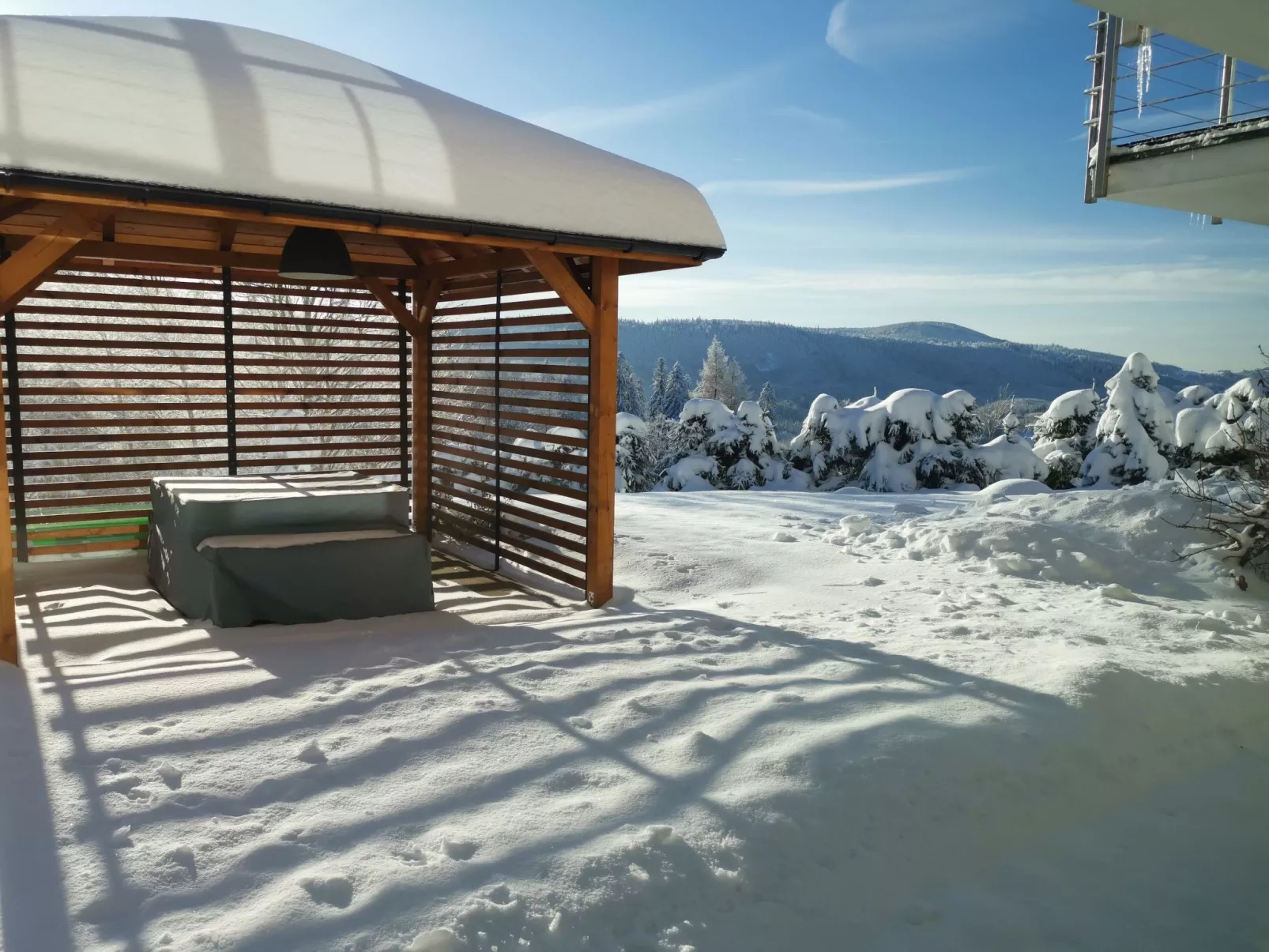 In den Bergen, Villa mit Panoramaterrasse - Buiten