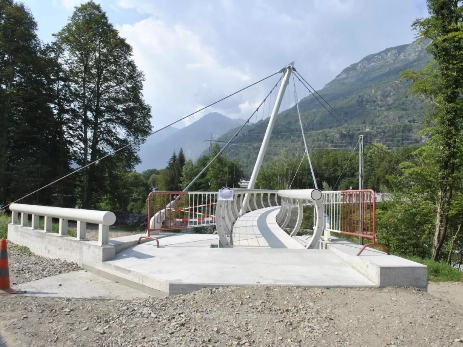 Rustico di vacanza nel nucleo di Moghegno - Buiten