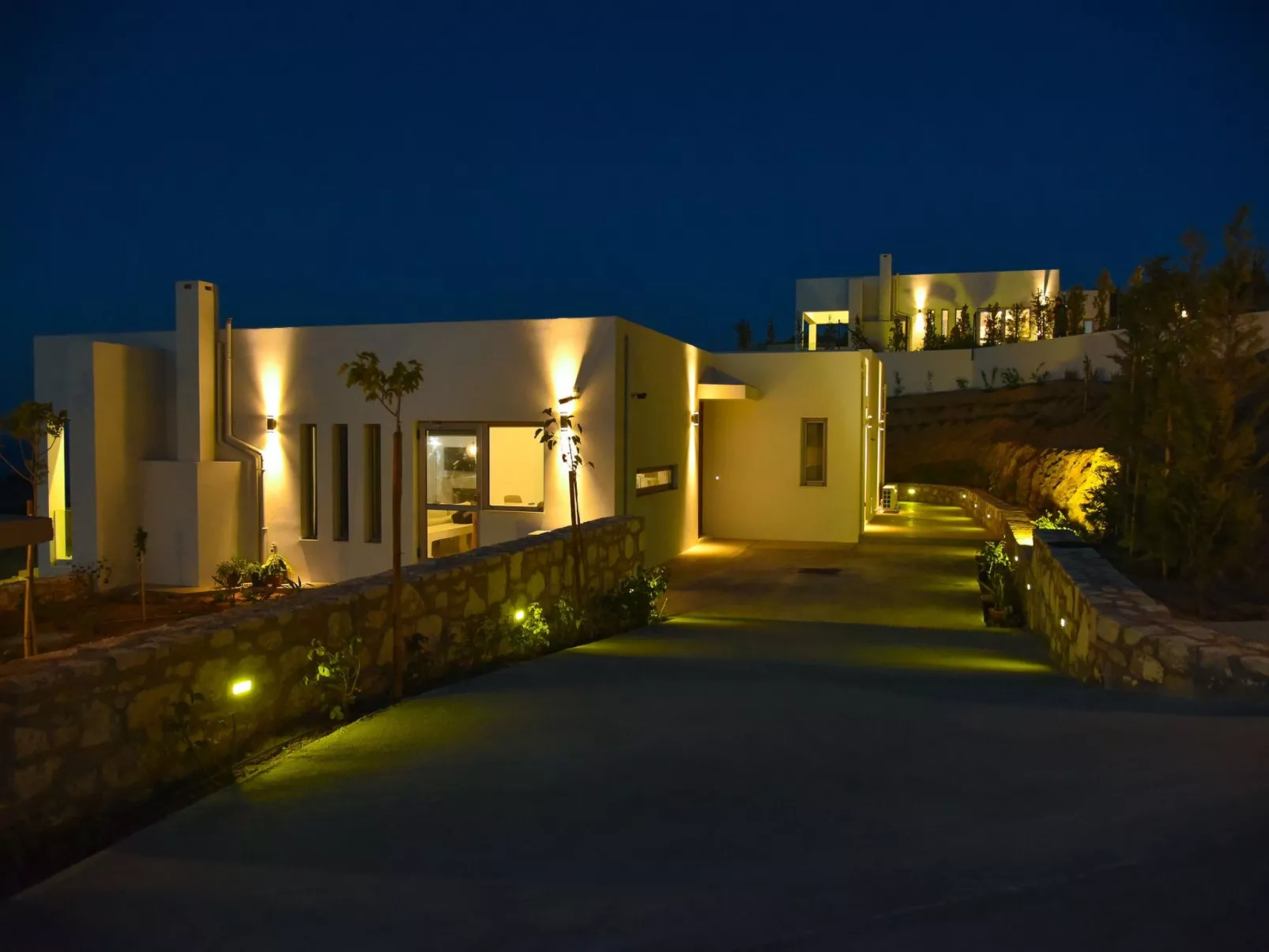 "Villa Kallia" mit Infinity-Pool - Buiten