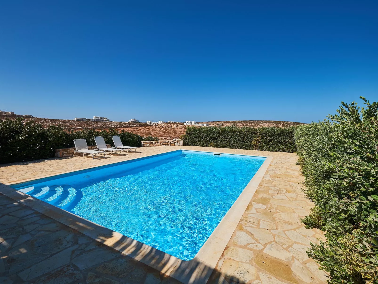 Große, komfortable Pool-Villa, Strand zu Fuß erreichbar - Buiten