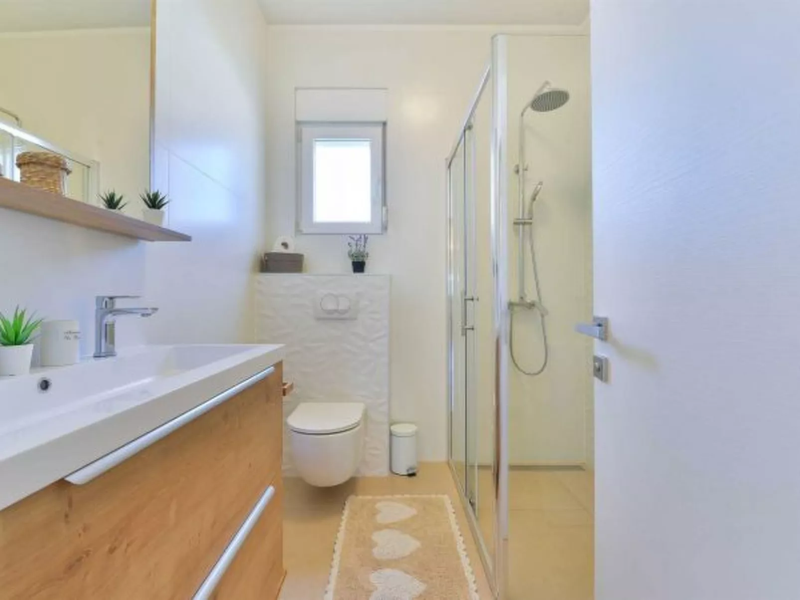 Villa First Hill with heated pool - Image-tags.info