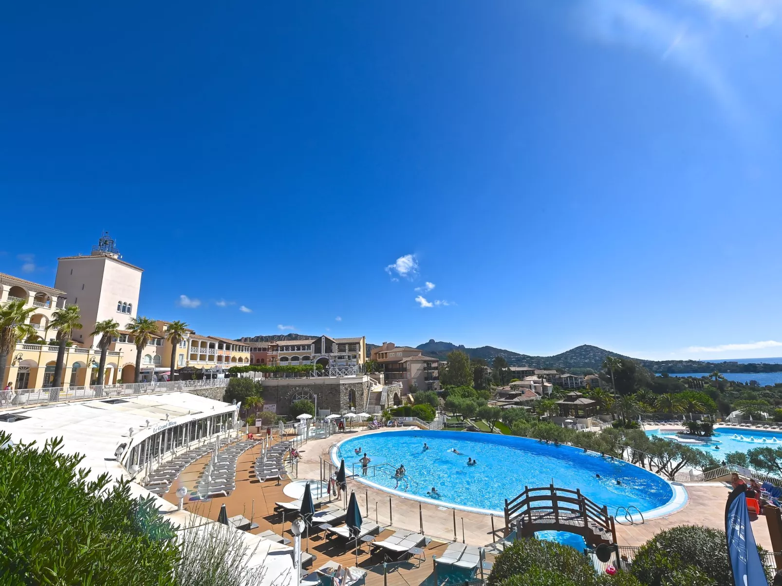 J6 174 L'Esquinade - Buiten