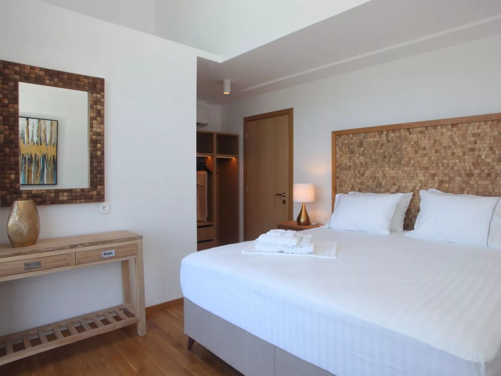 "Capro" mit Infinity-Pool - Binnen