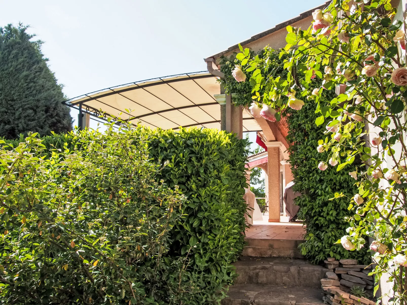 Urlaub im Süden zwischen Meer und Bergen - Buiten