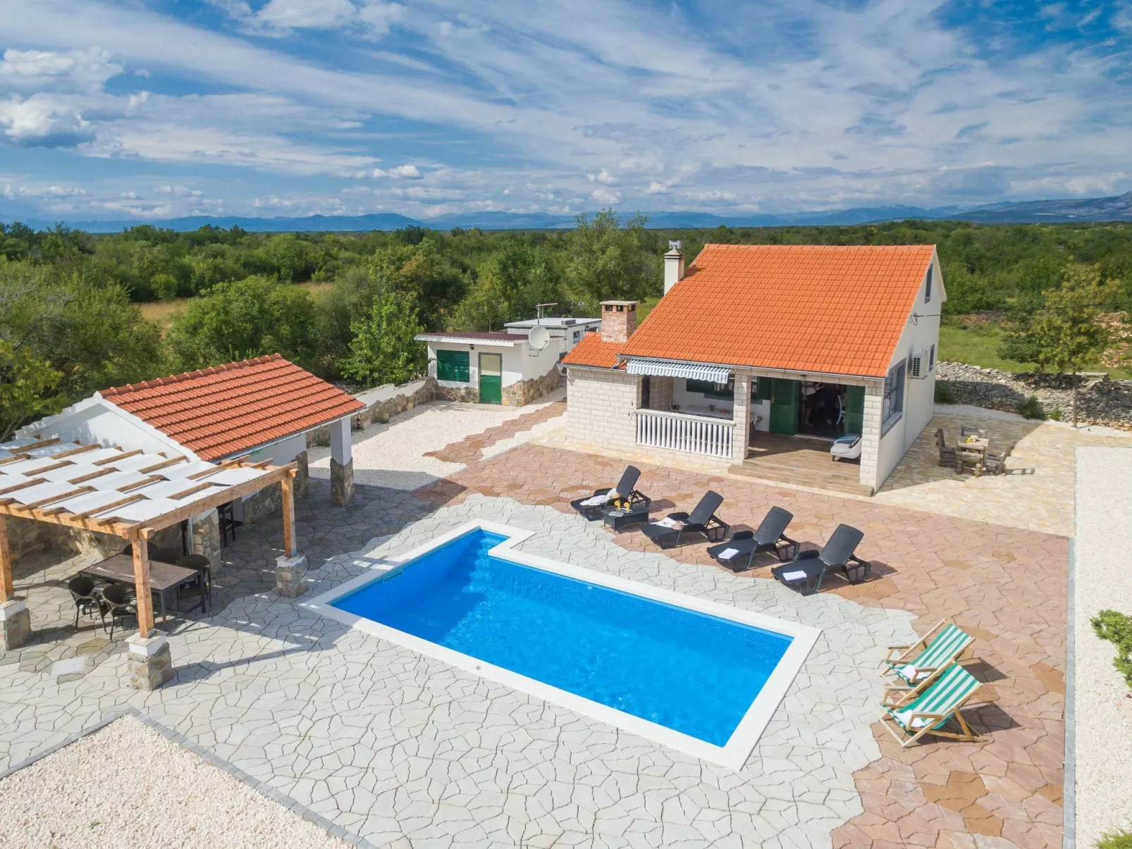 Villa Mystic Woods mit Pool - Buiten