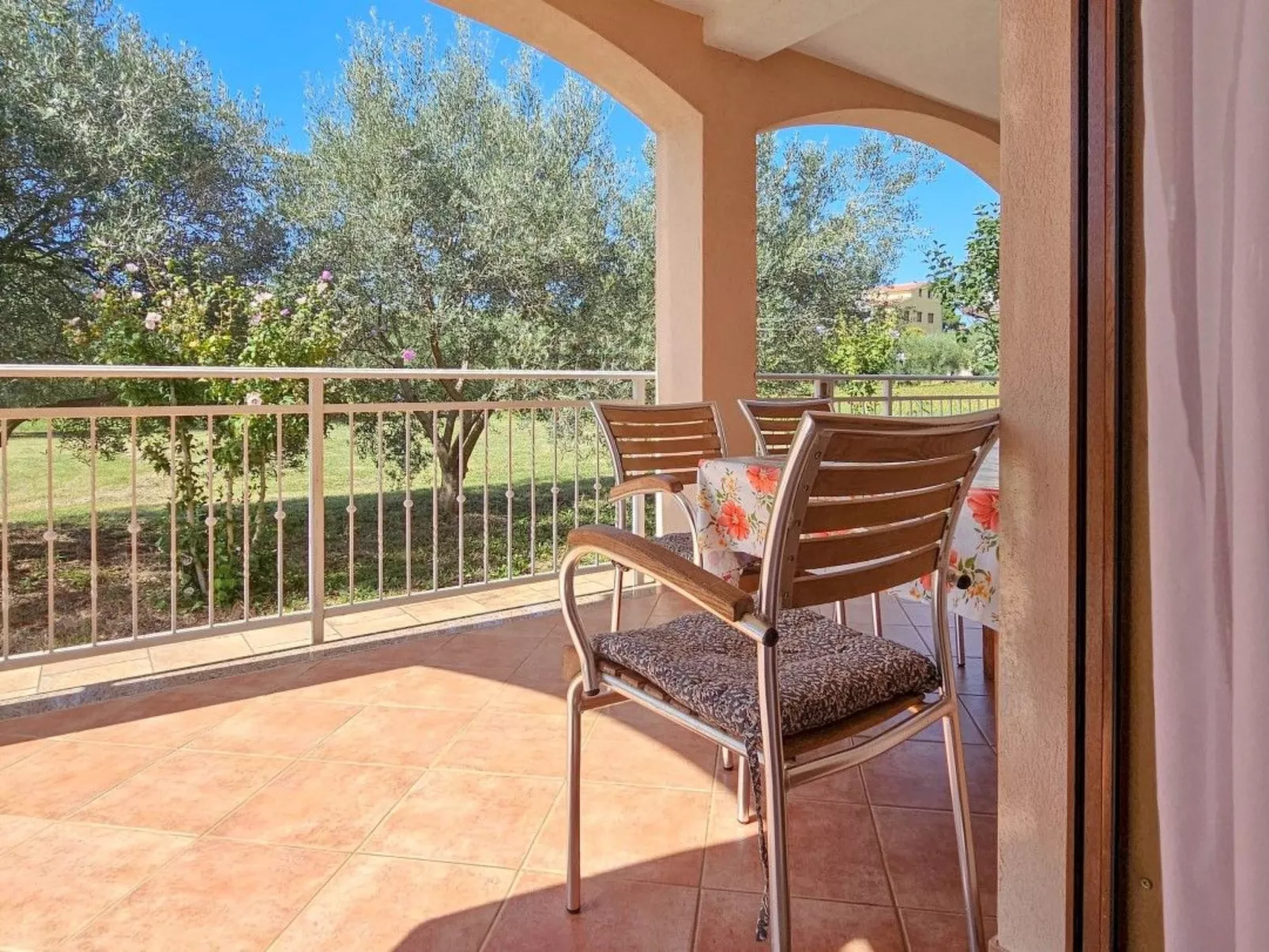 "Viola" mit Terrasse - Buiten